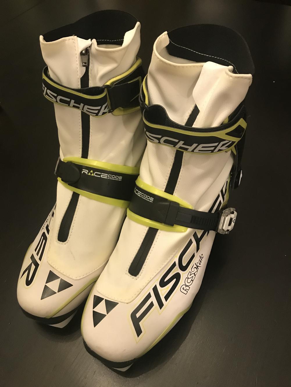 Fischer Cross Country Ski Boots Carbonlite RCS Skate 41 SidelineSwap