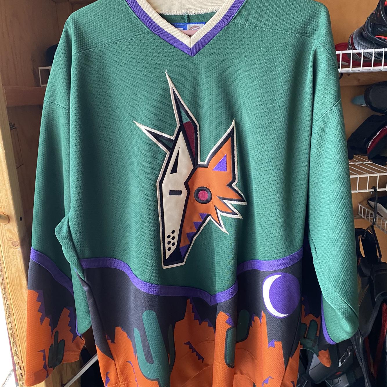phoenix coyotes green jersey