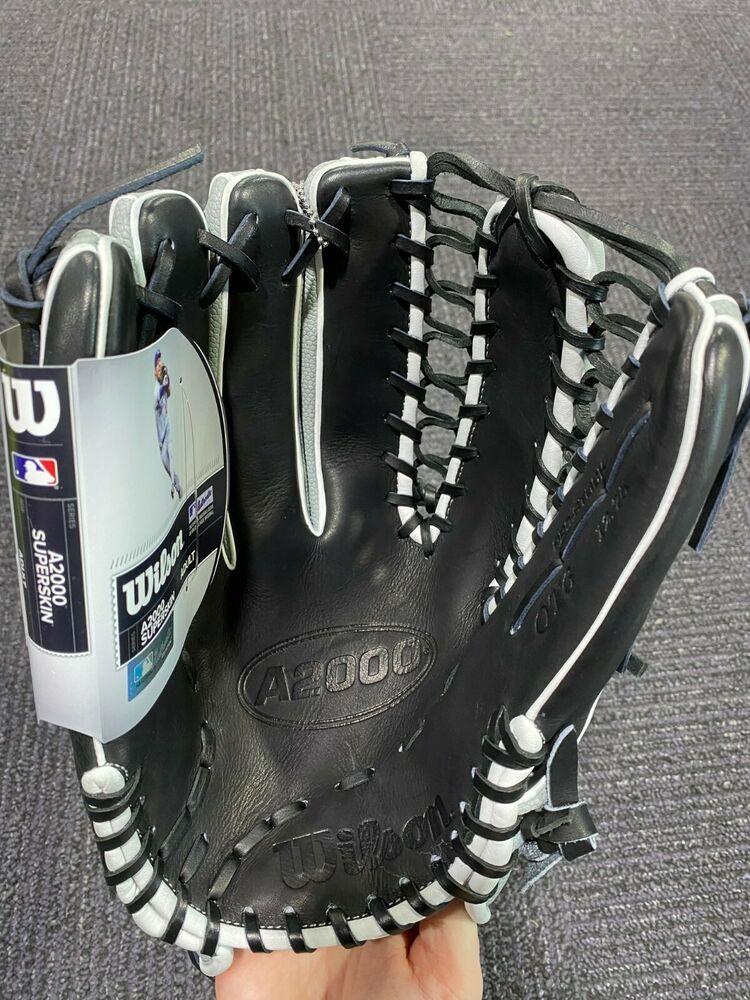 Wilson A2000 Superskin Grey/Black 12.75" Outfield Baseball Glove Lefty
