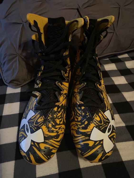 under armour cleats yellow