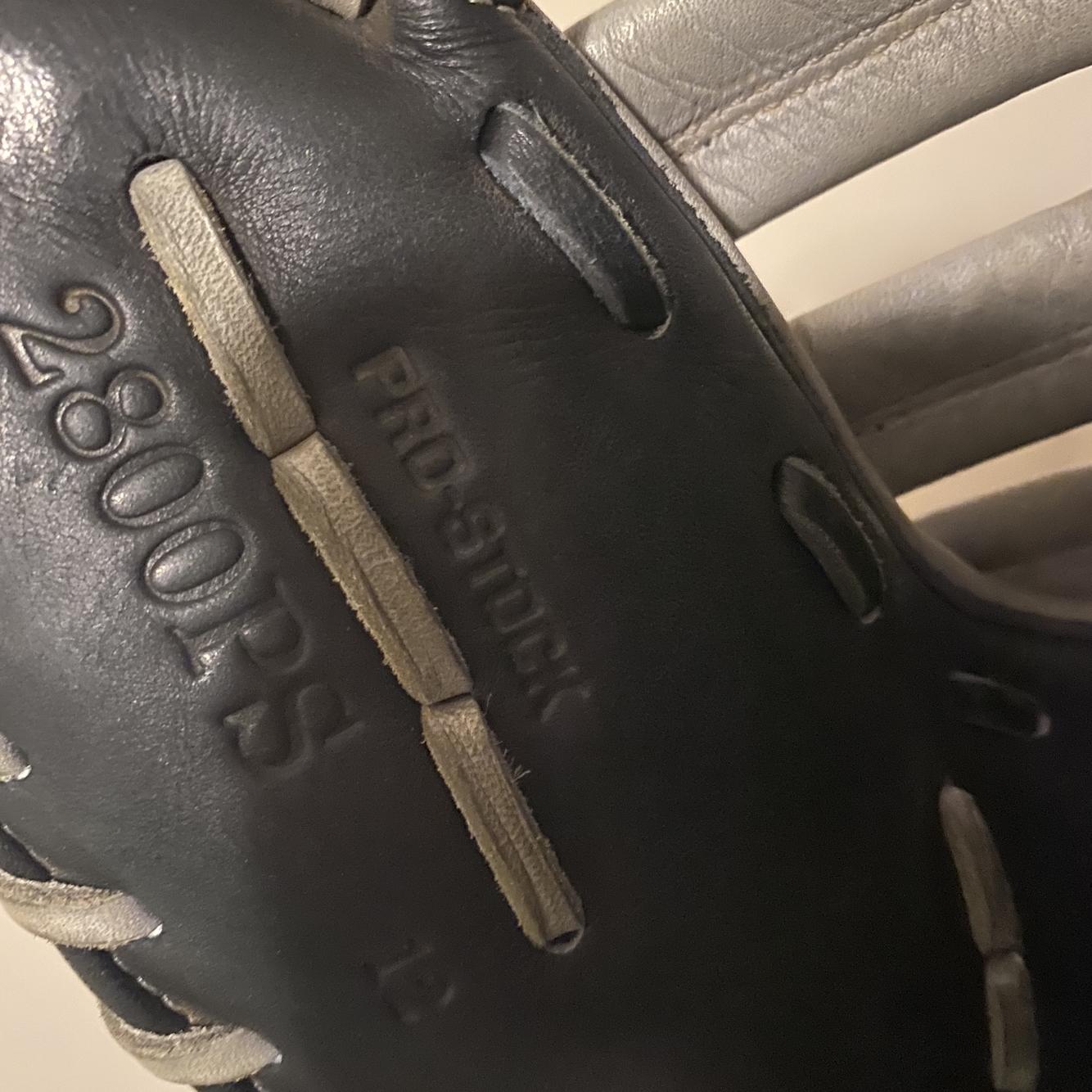 Gray Wilson A2000 12” First Baseman Mitt SidelineSwap