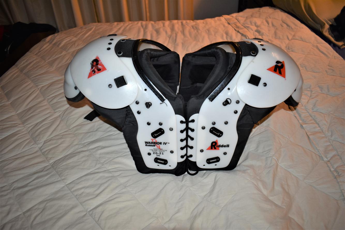 Riddell Warrior IV Football Shoulder Pads, Adult XXL (2021) SidelineSwap