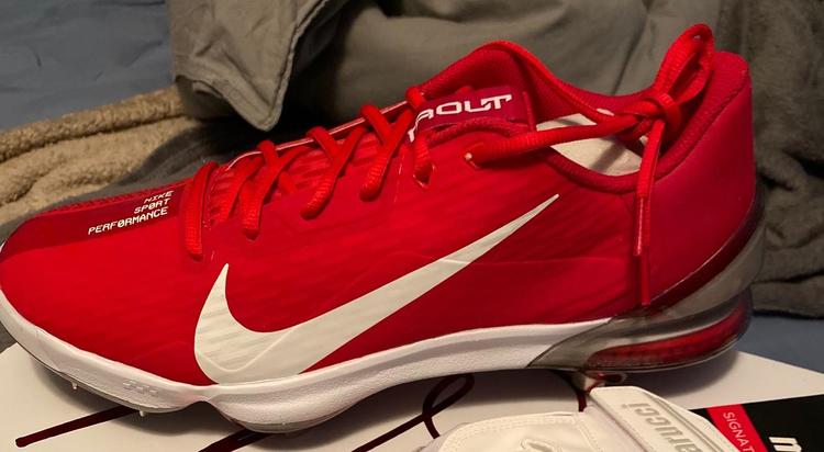 nike trout cleats red