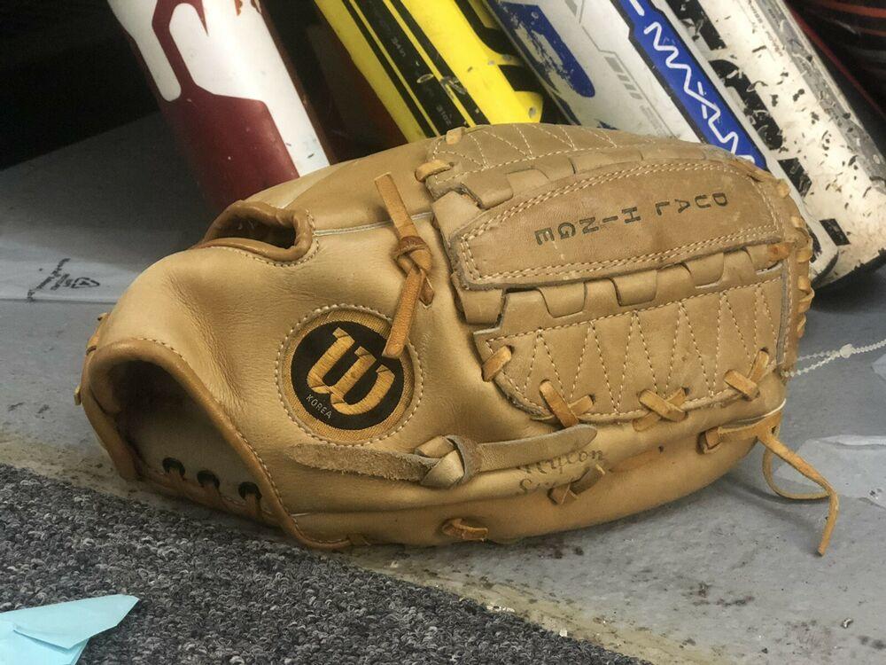 VINTAGE WILSON PRO MODEL CATFISH HUNTER 11” RHT BASEBALL GLOVE