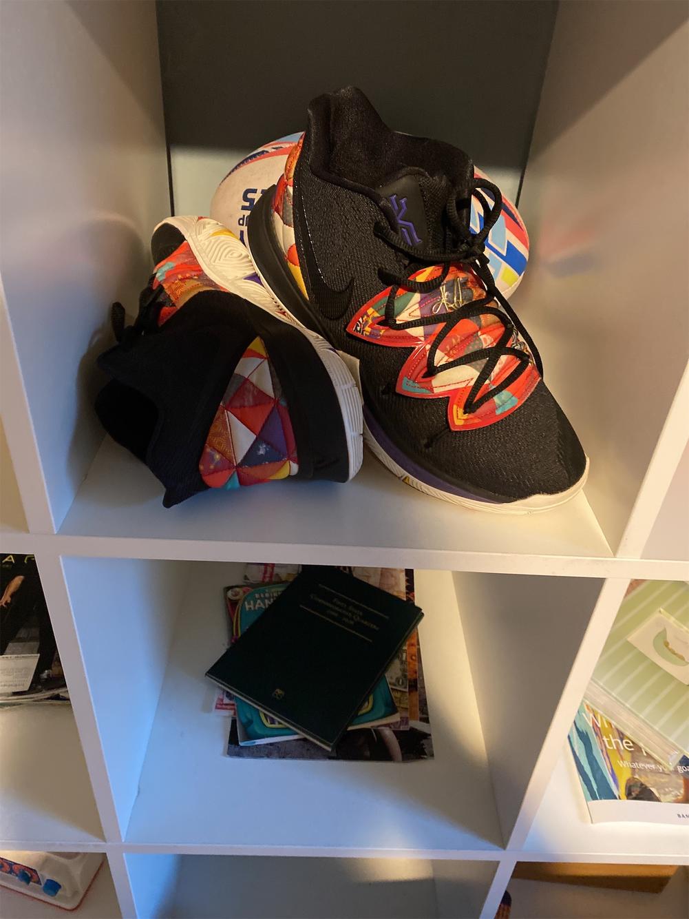 kyrie size 10