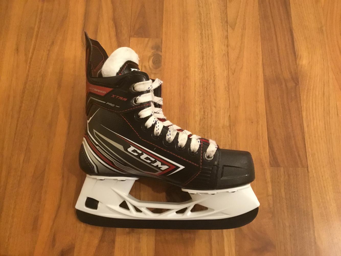 Used Size 3 CCM JetSpeed XTRA PRO Junior Hockey Skates Regular Width w