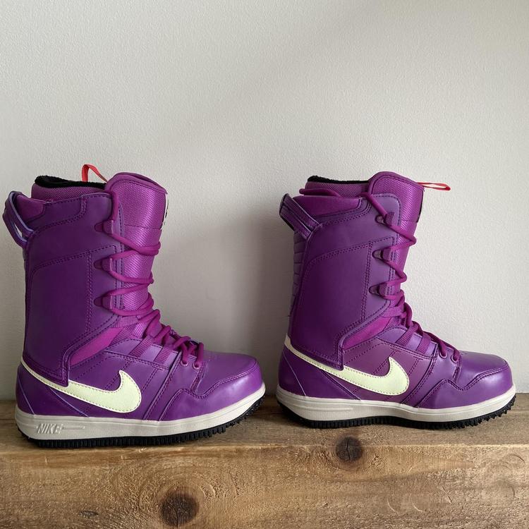 nike boots size 5