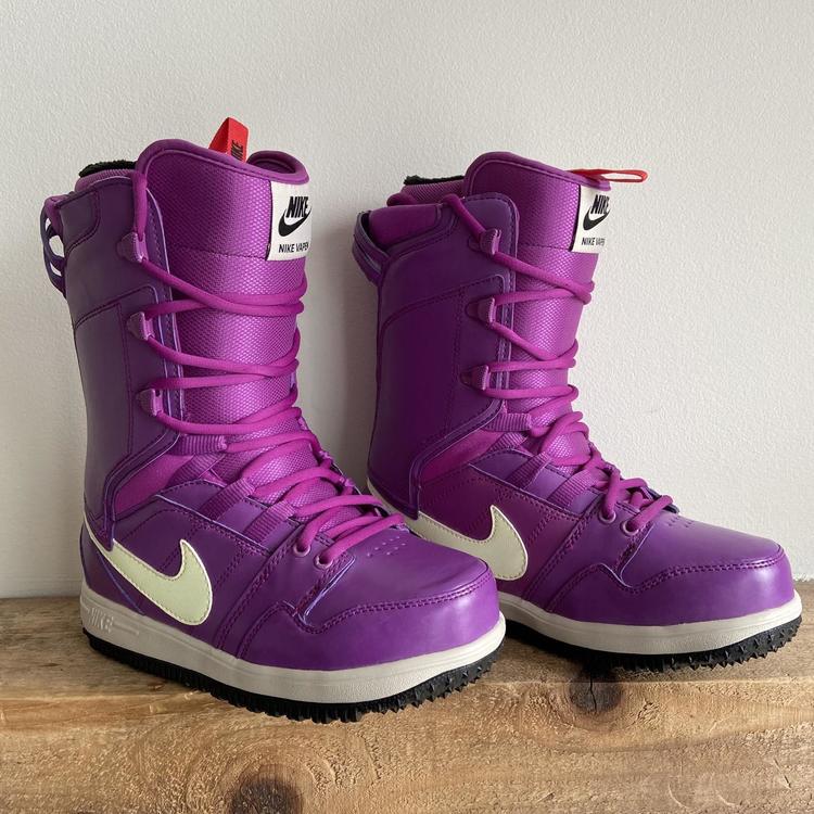 nike boots size 5
