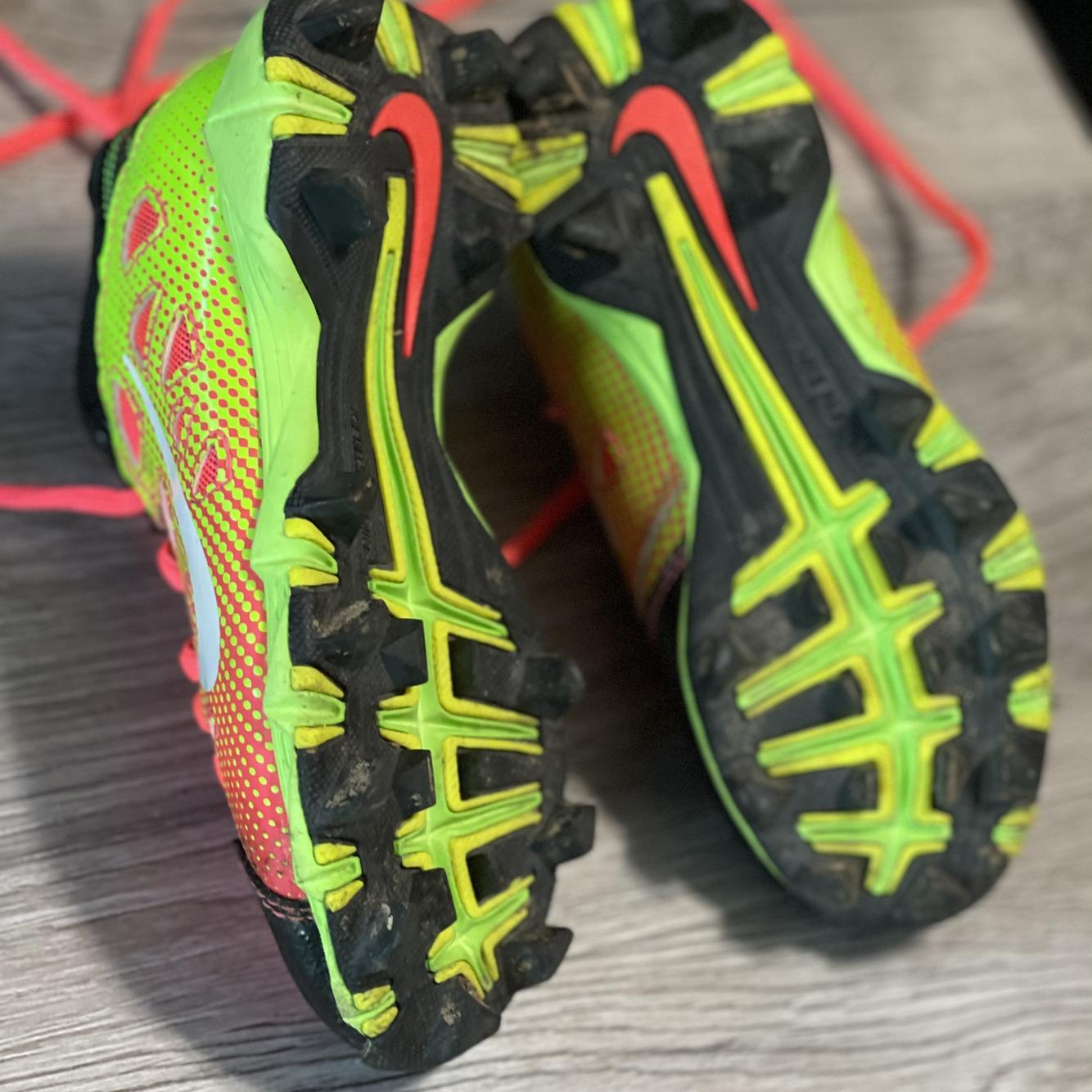 Nike Hyperdiamond Youth Softball Neon Pink/Neon Green Mid Cleats Size