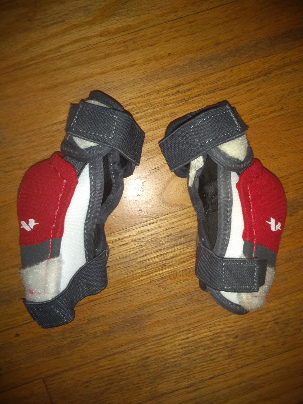 Used Youth Small CCM Elbow Pads SidelineSwap