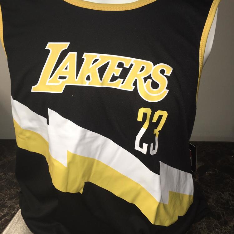 New NBA LeBron James #23 Los Angeles Lakers Jersey Black LARGE NWT. New NBA LeBron James #23 Los Angeles Lakers Jersey Black LARGE NWT.