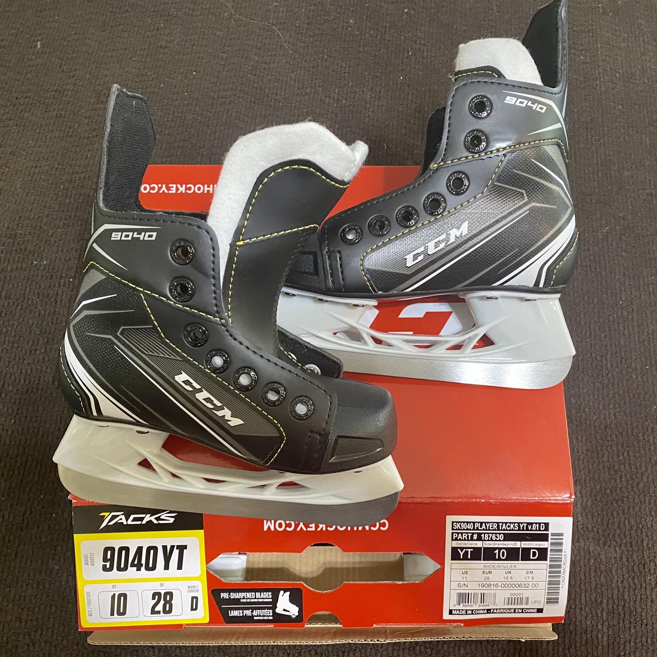 Youth CCM 9040 Regular Width Size 10 Hockey Skates SidelineSwap