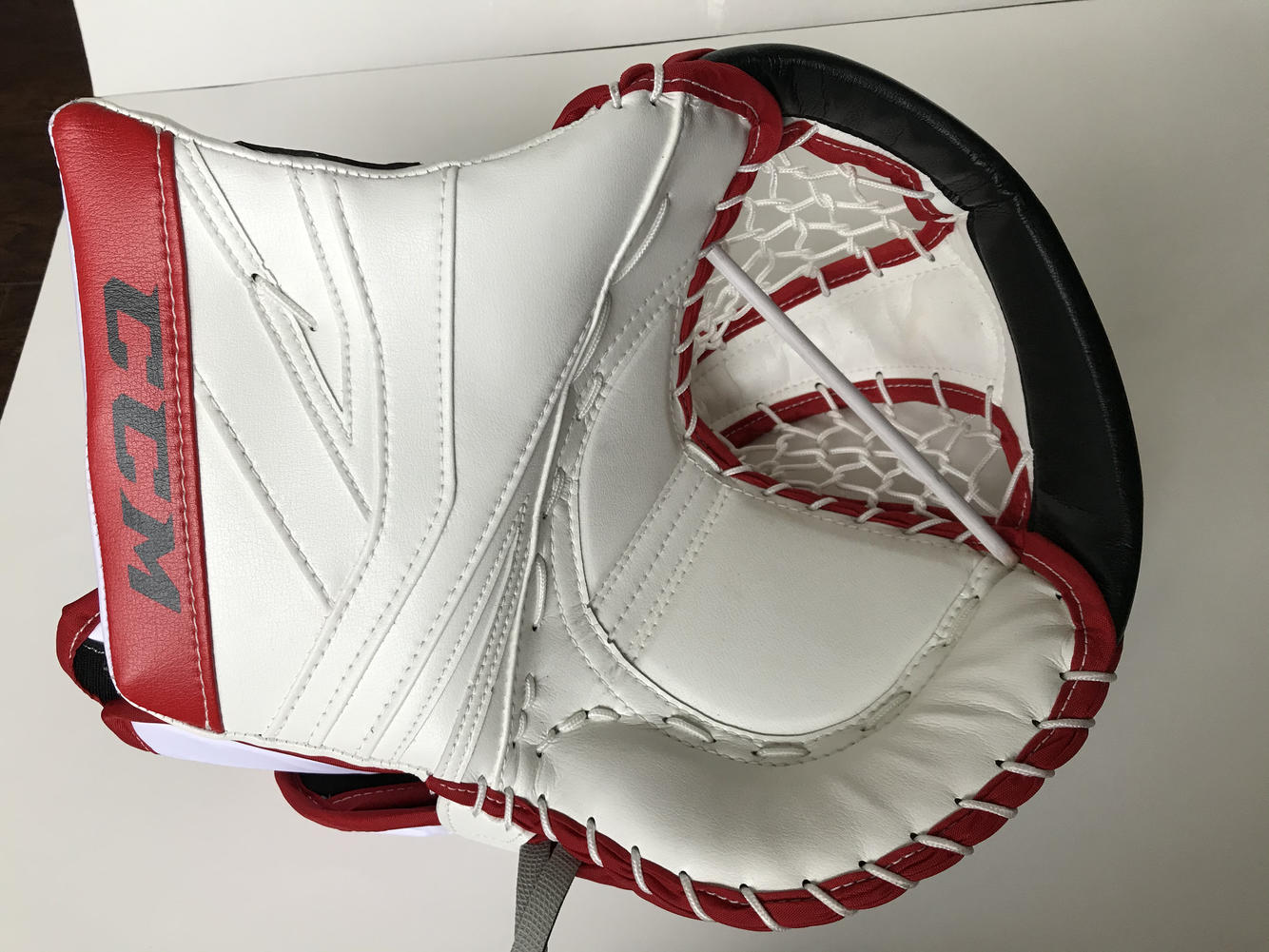 Brand NEW Canadian Made Pro Return CCM Premier 2 Pro Goalie Glove 590