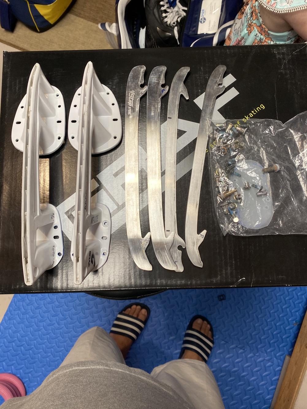 Graf Cobra 263 Holders W/ Step & Cobra Runners SidelineSwap