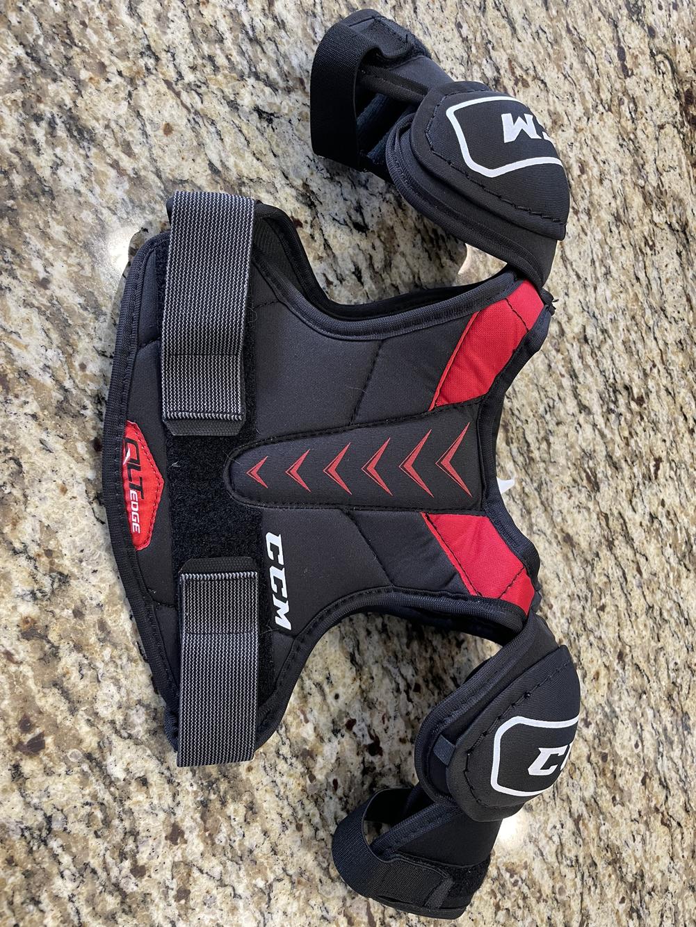 Youth Medium CCM QuickLite Shoulder Pads SidelineSwap