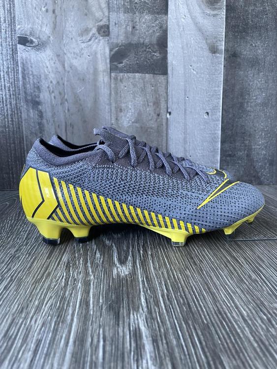 Soccer cleats size 6 Clearance