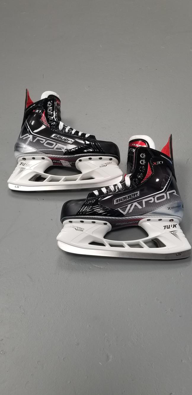 Senior New Bauer Vapor X3.7 Hockey Skates Size 10.0EE SidelineSwap