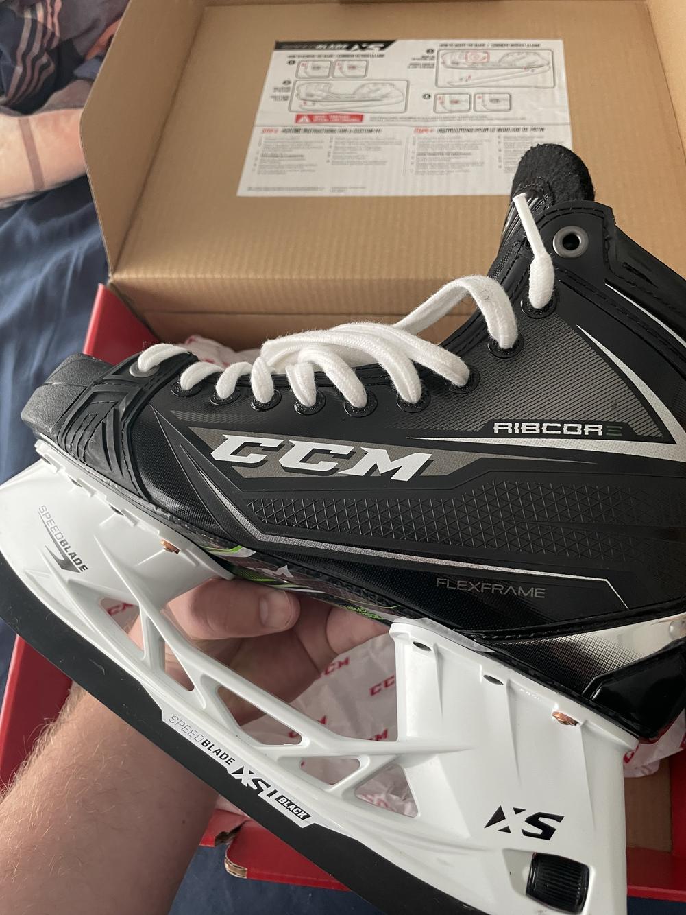 Senior Lightly Used CCM Ribcor 80K Hockey Skates Regular Width Size 9