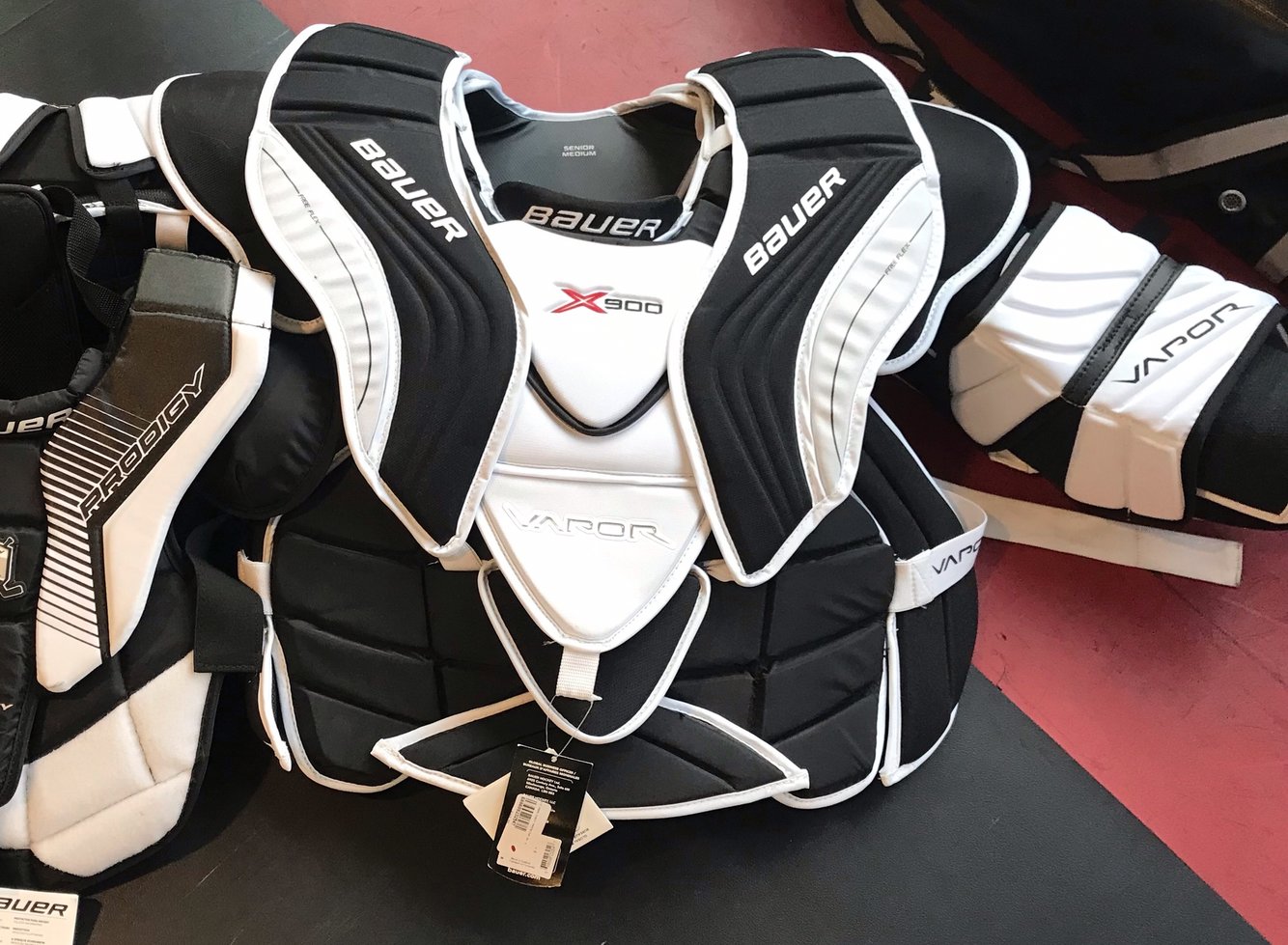 Senior Medium Bauer Vapor X900 Goalie Chest Protector SidelineSwap