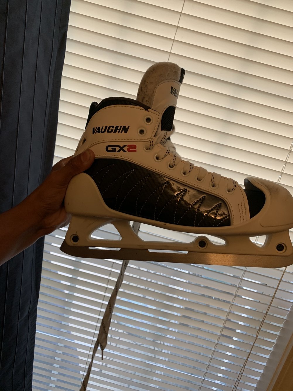 Senior Vaughn Regular Width Size 9 GX2 Hockey Goalie Skates With Blade