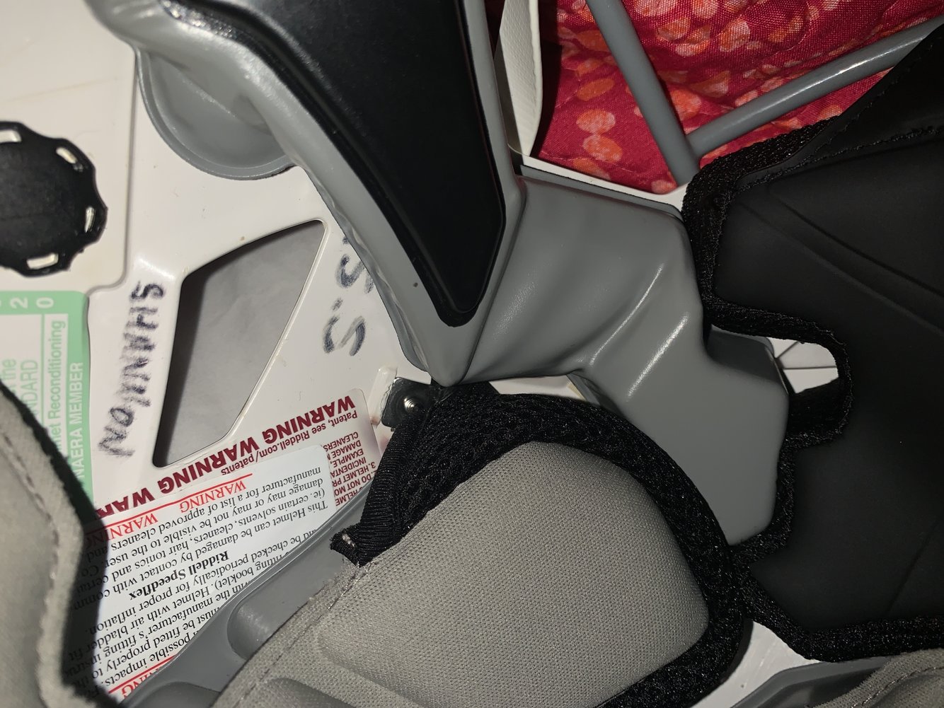 Used riddell speedflex youth Large, HAS BEEN RECONDITIONED new inside pads, needs new chin strap