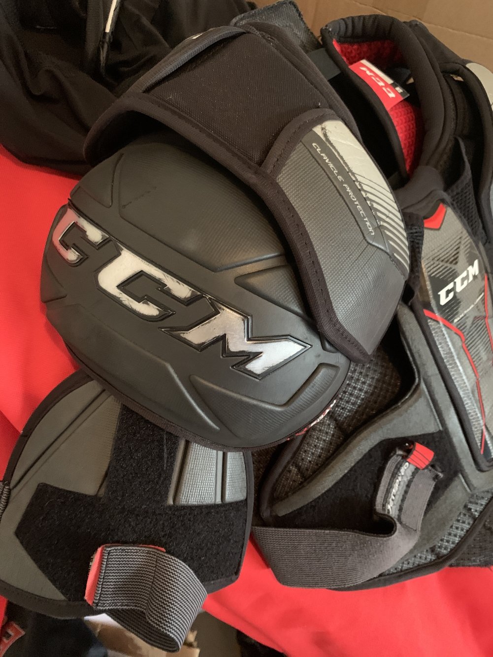 Senior Large CCM Pro Stock JetSpeed FT1 Shoulder Pads SidelineSwap