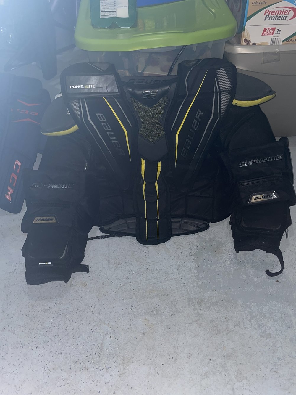 Used XL Bauer Supreme 2S Pro Goalie Chest Protector SidelineSwap