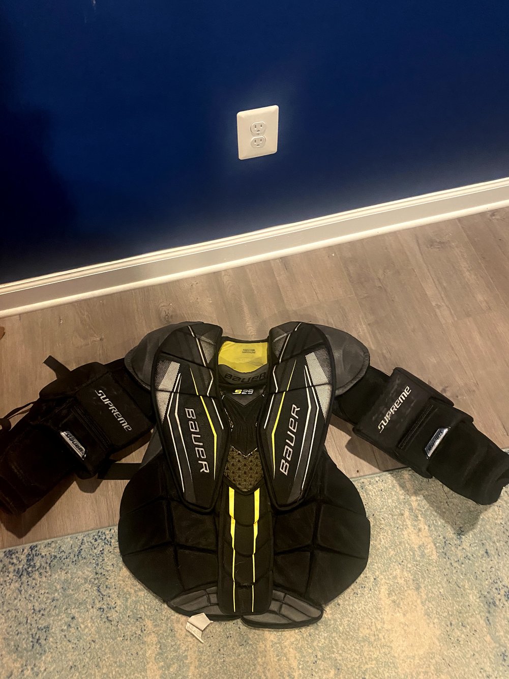 Senior Used Medium Bauer S29 Goalie Chest Protector SidelineSwap