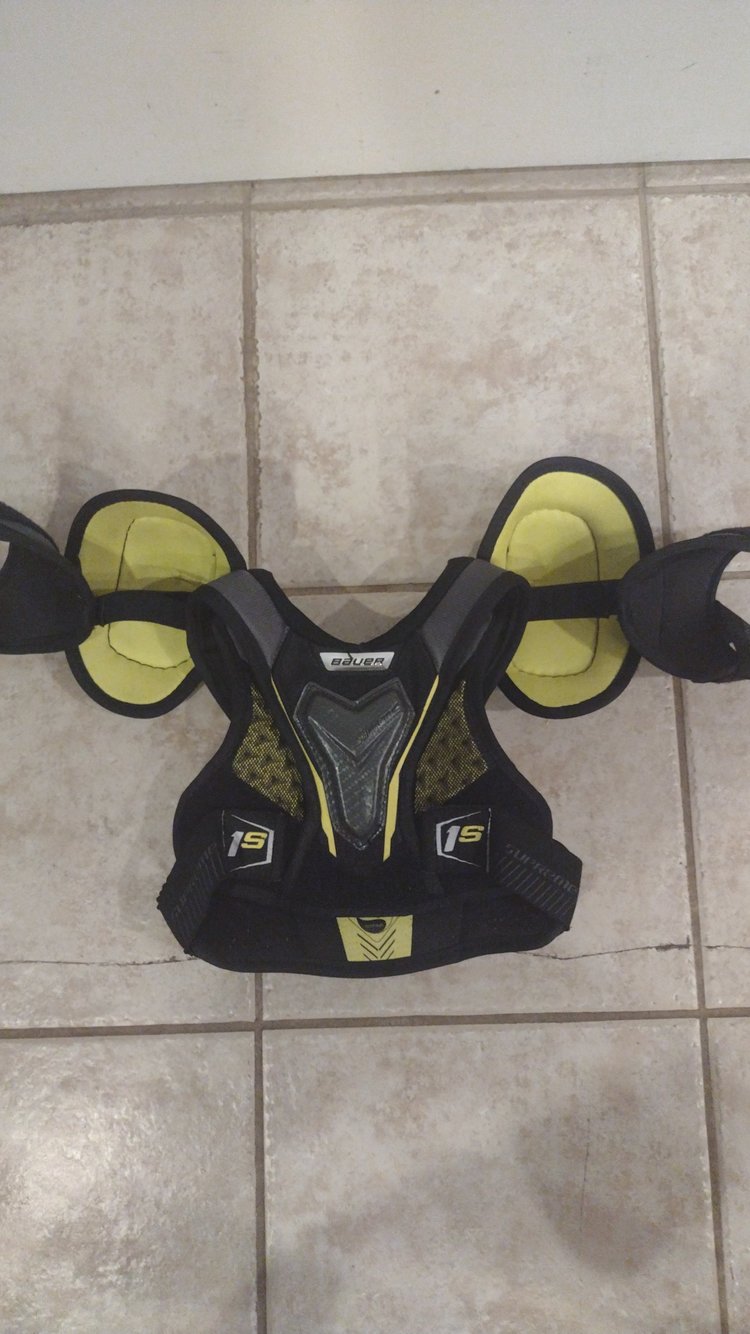 Used Youth Medium Bauer Supreme 1S Shoulder Pads SidelineSwap