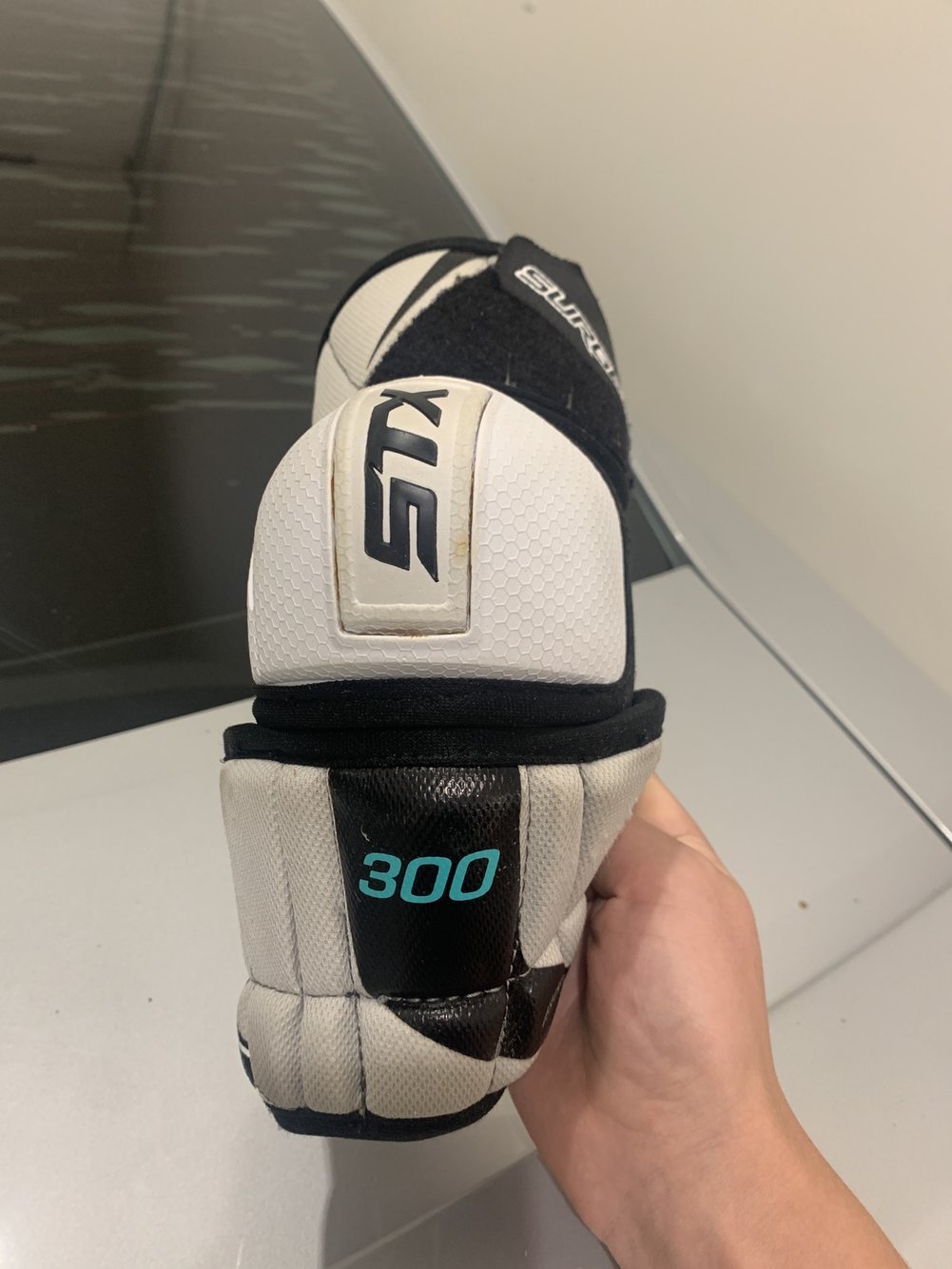 STX Surgeon 300 Hockey Elbow Pads SidelineSwap