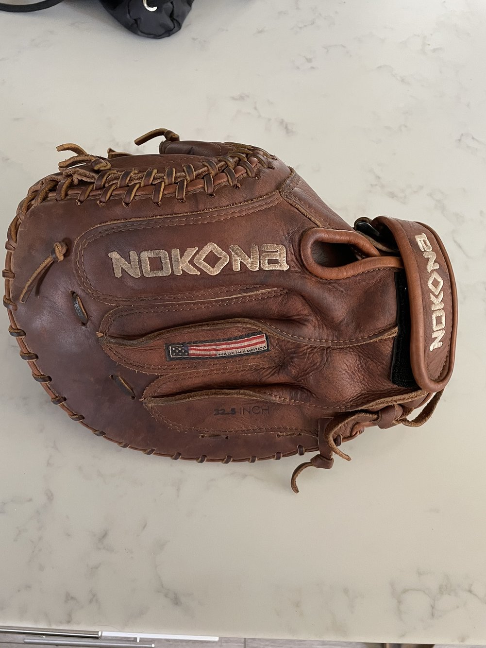 Nokona Catchers glove 32.5” SidelineSwap
