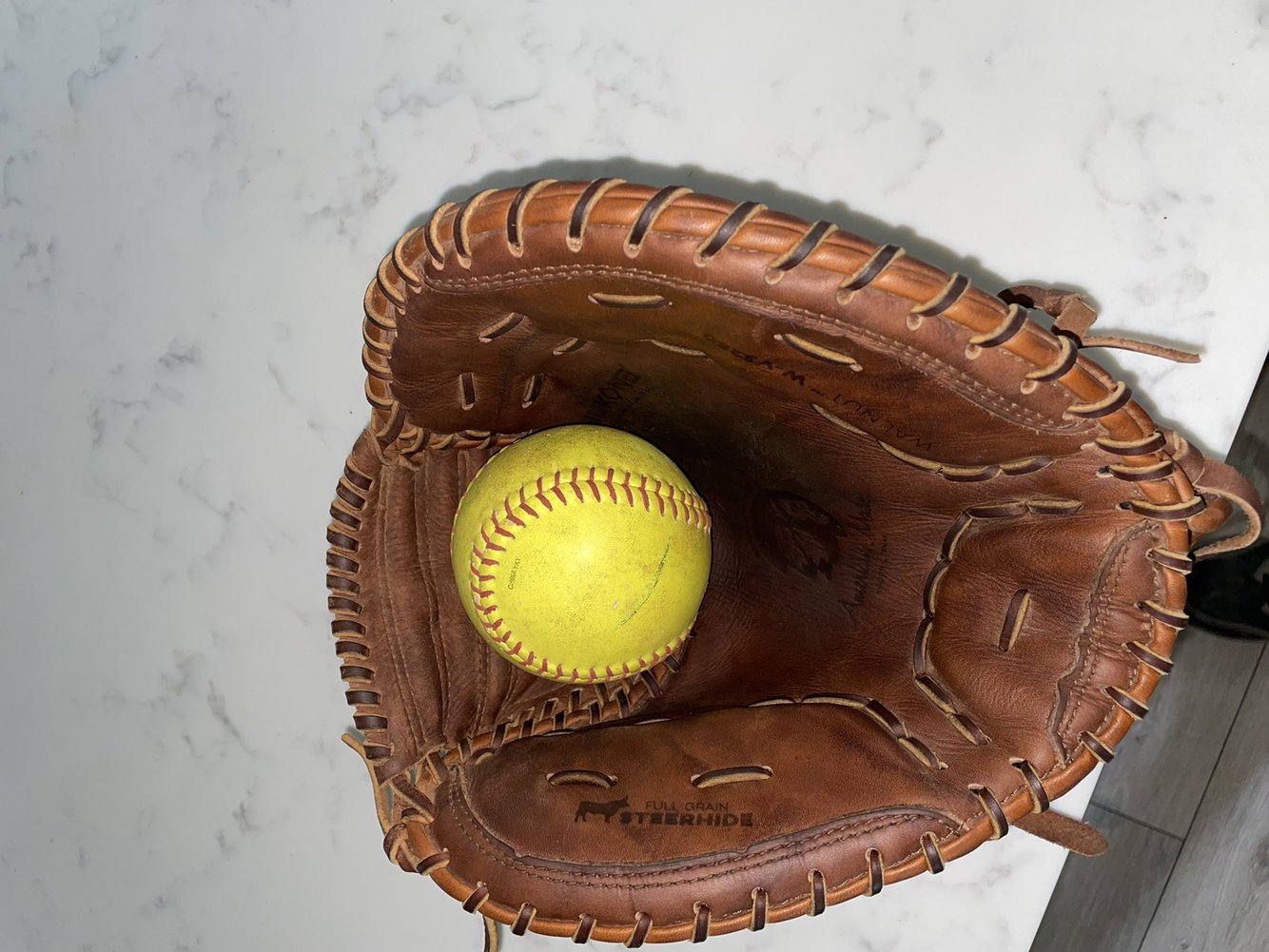 Nokona Catchers glove 32.5” SidelineSwap