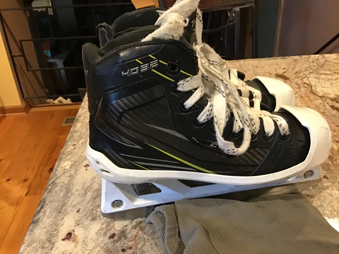 Youth Used CCM Tacks 4092 Hockey Goalie Skates Regular Width Size 3.5