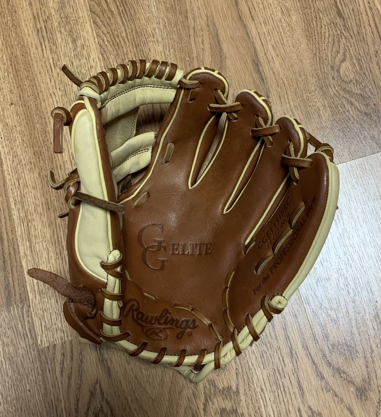 Used Adult Rawlings Gold Glove Elite RHT SidelineSwap