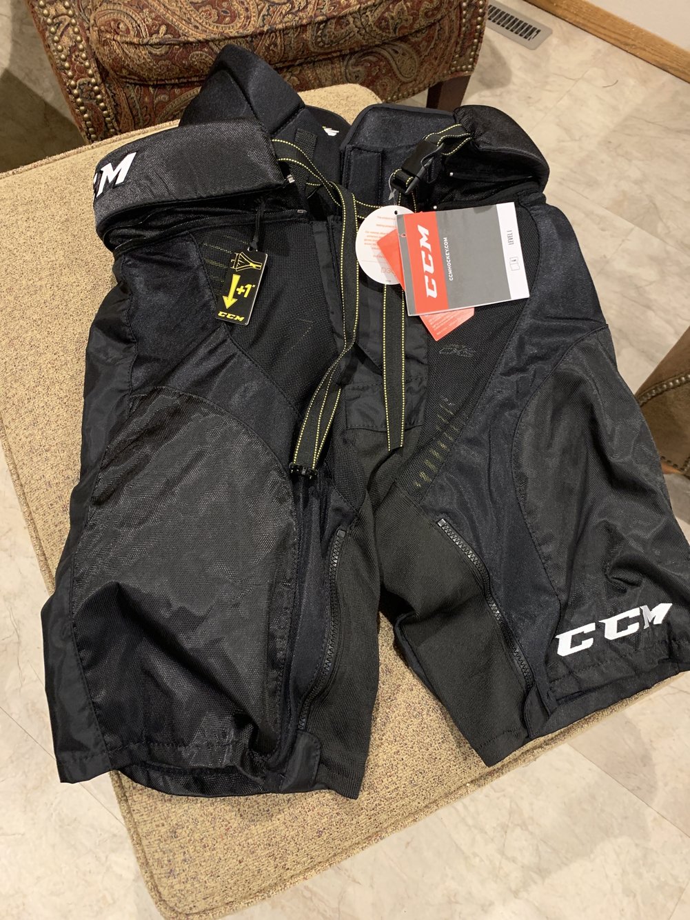 Senior Small CCM Super Tacks Girdle With Shell SidelineSwap