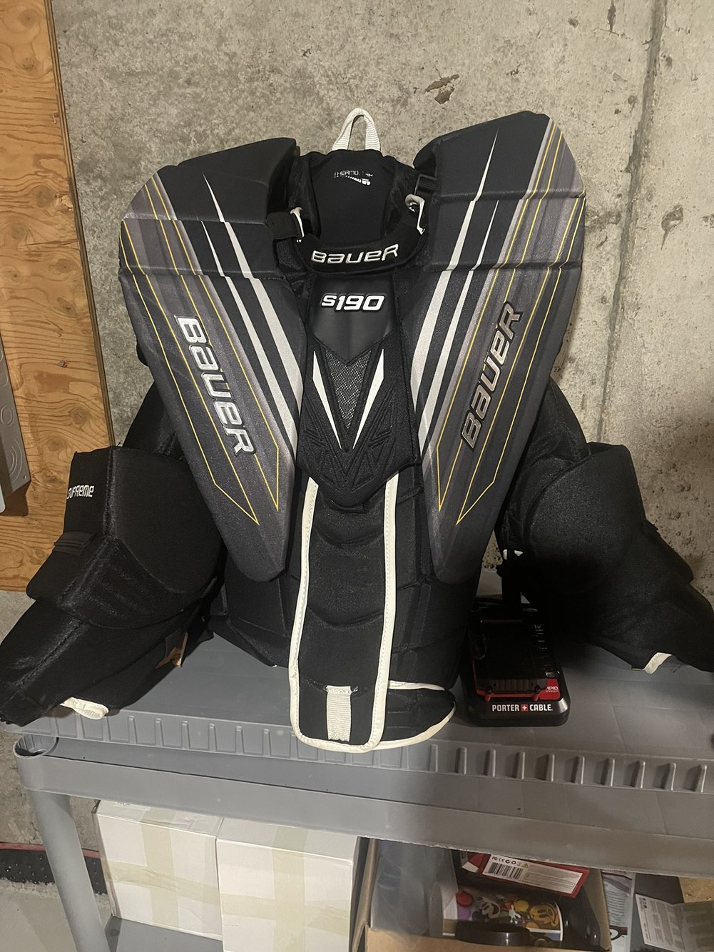 Used XL Bauer Supreme S190 Goalie Chest Protector SidelineSwap