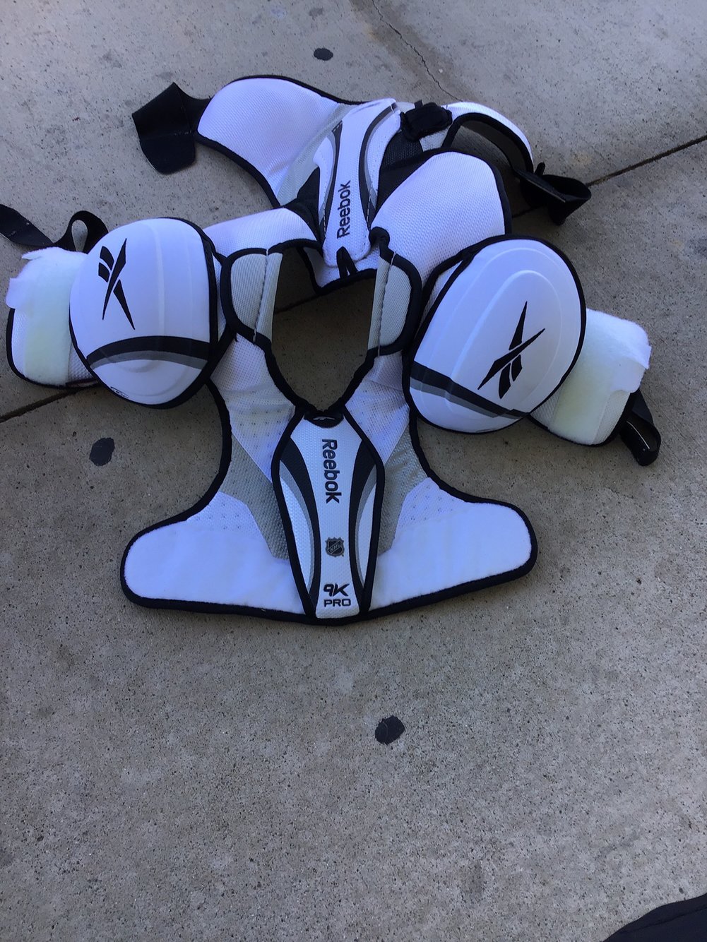New Colorado Avalanche Shoulder Pads Pro stock Reebok 9K Pro Large