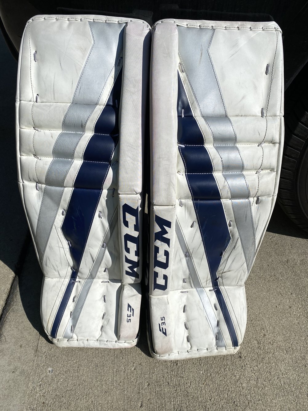 CCM Junior 28+1” Extreme Flex E3.5 Goalie Leg Pads SidelineSwap