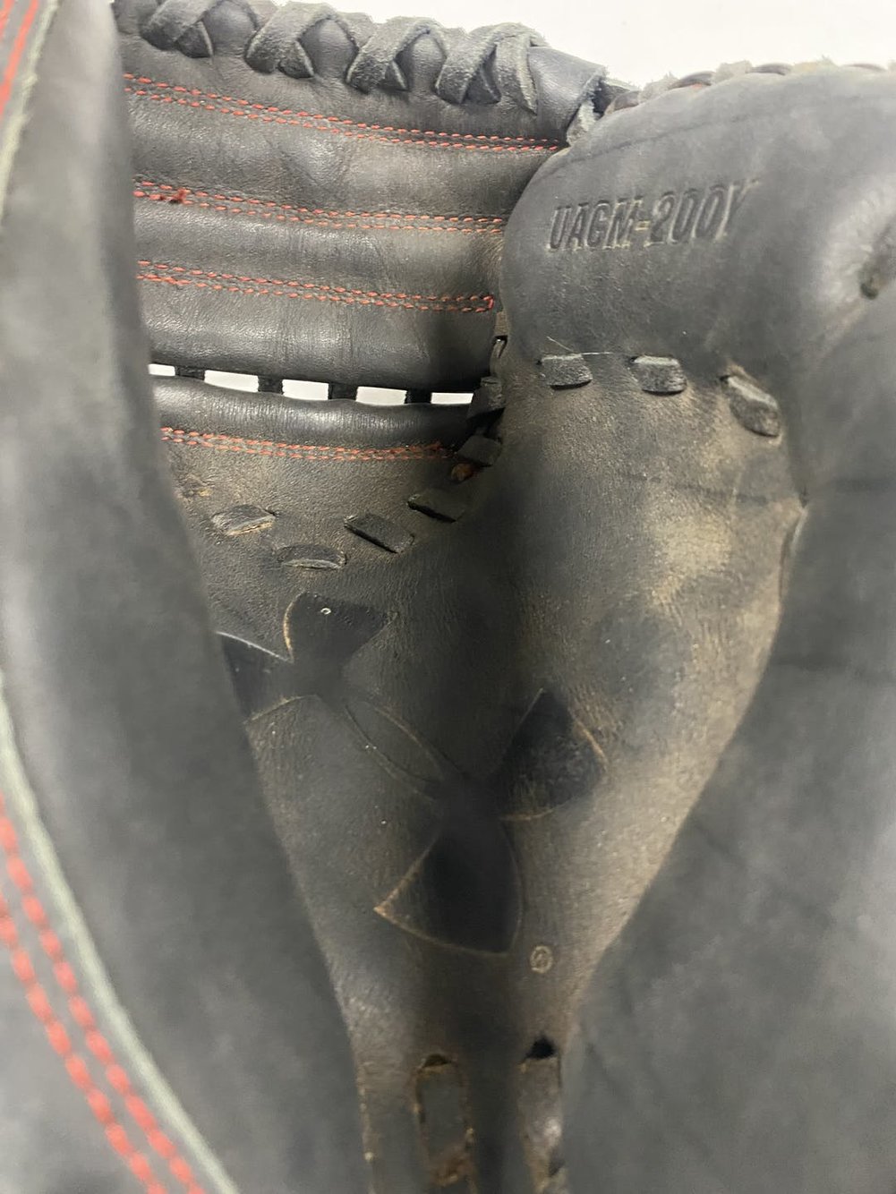 Used Under Armour Uacm200y 32" Baseball & Softball Catchers Gloves