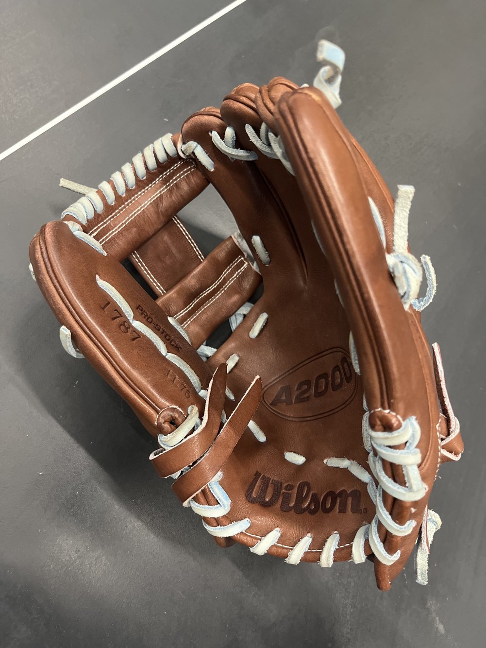 Red High School/College Infield 11.75" A2000 Baseball Glove SidelineSwap