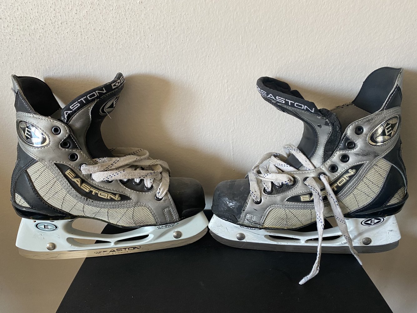 Used Easton Regular Width Pro Stock Size 8 ZAir Hockey Skates