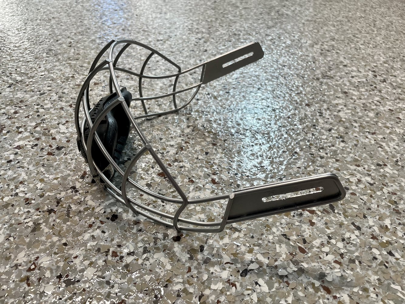 Wargate hockey cage with chin cup (like New) SidelineSwap