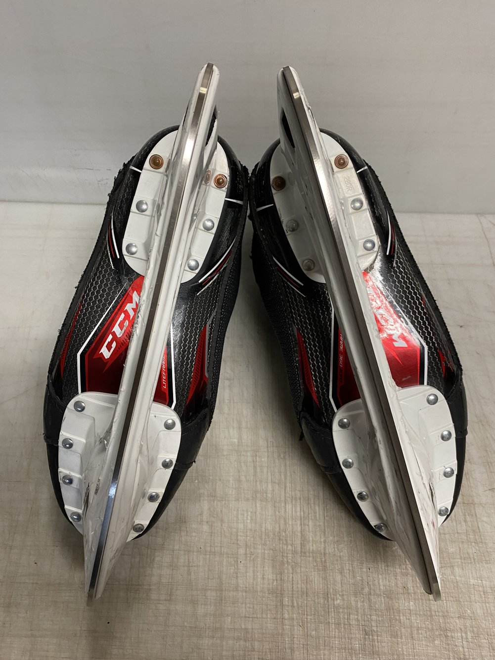 CCM JetSpeed FT2 Mens Pro Stock Size 8 Hockey Skates MIC 6052