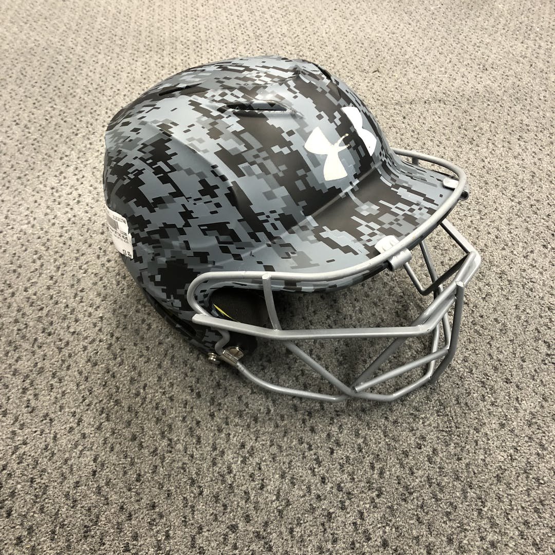 Used Under Armour Batting Helmet Sm Standard Baseball & Softball