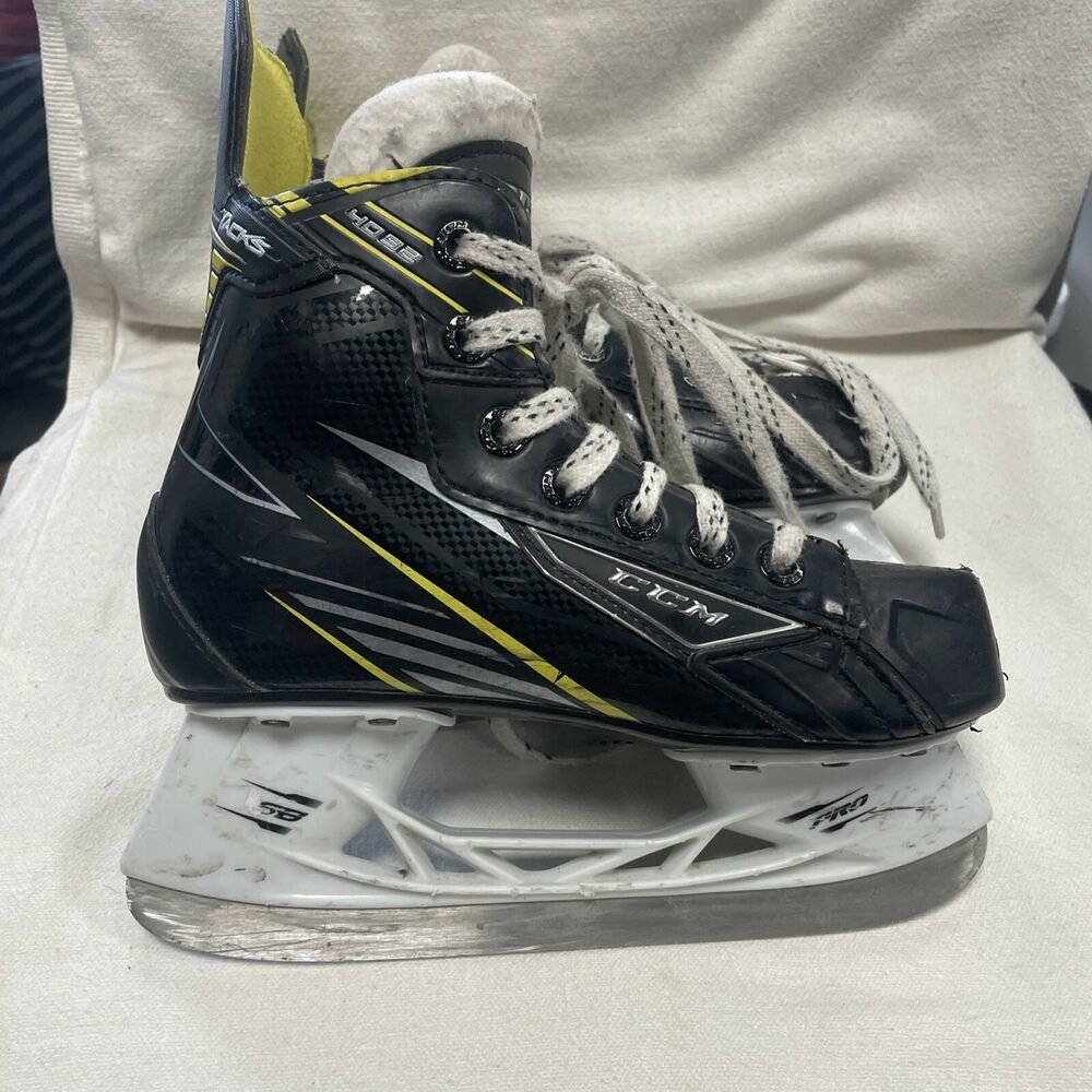 Junior Youth Size 13.5 CCM TACKS 4092 Ice Hockey Skates SidelineSwap