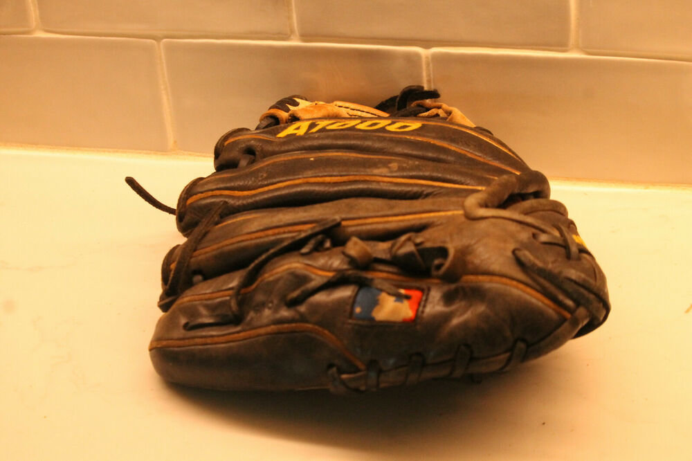 WILSON A1K 17860 11.25“ iweb Ecco Leather Baseball Glove Right Handed Thrower SidelineSwap