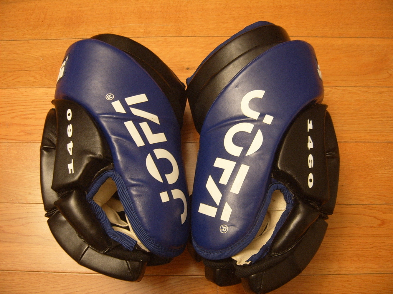 Hockey GlovesNew Never Used Senior JOFA ASD1460 Hockey Gloves 14" or