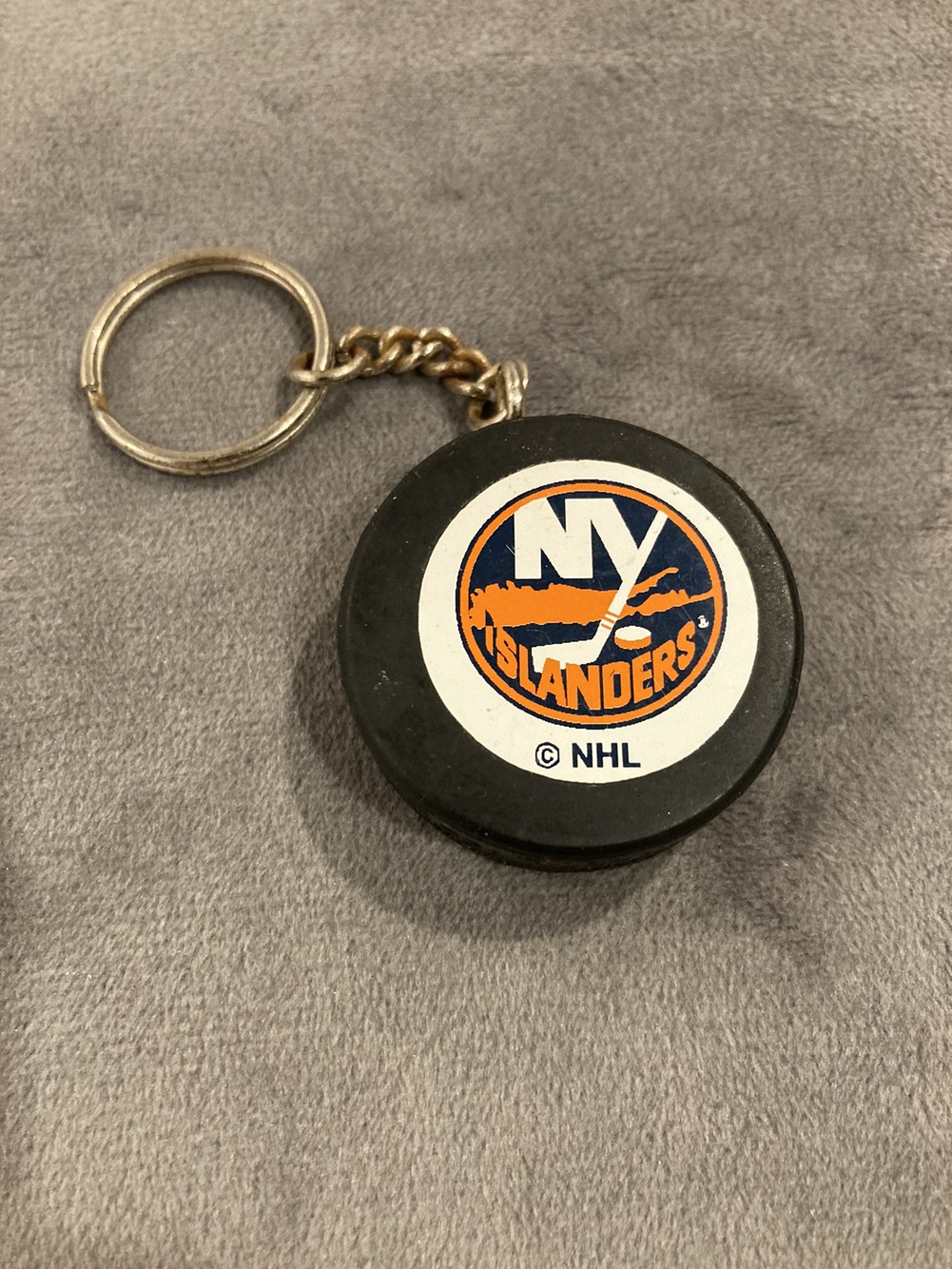 New York Islanders 1993 Hockey Puck Keychain NHL Officially Licensed