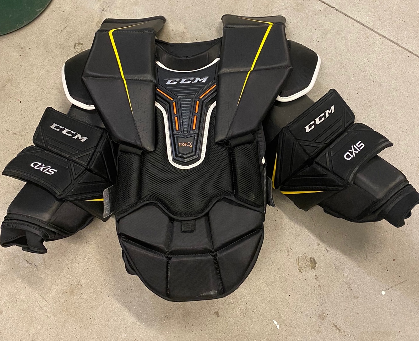 Large CCM Axis pro Goalie Chest Protector SidelineSwap