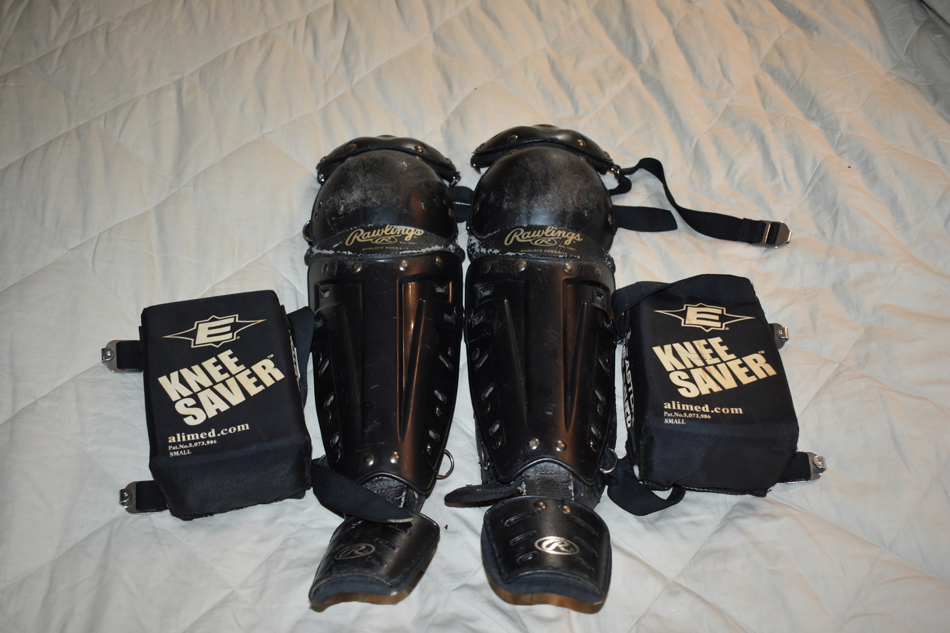 Rawlings BHKLG13 Catcher Leg Guards w/ Easton Knee Savers, Ages 912